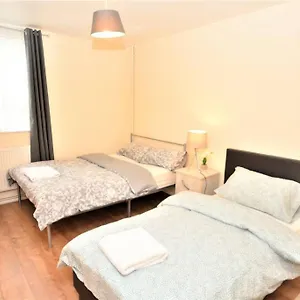 Apartment Spacious 2bedroom With Patio By Excel Centre, London