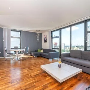 Apartment Penthouse Canary Wharf - Free Wifi, London