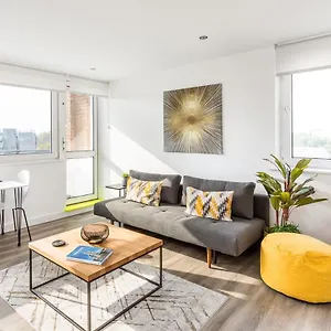 Apartment Bright Bridge, London