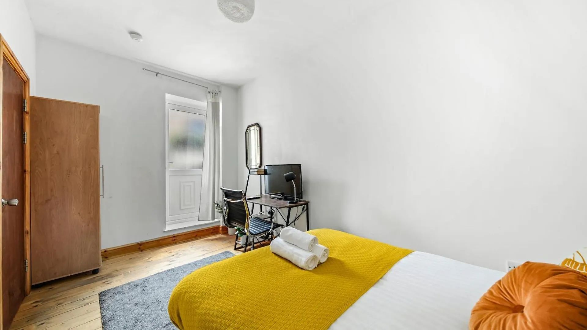 Visit Brick Lane - 1 Bed London Flat With Large Patio Apartment