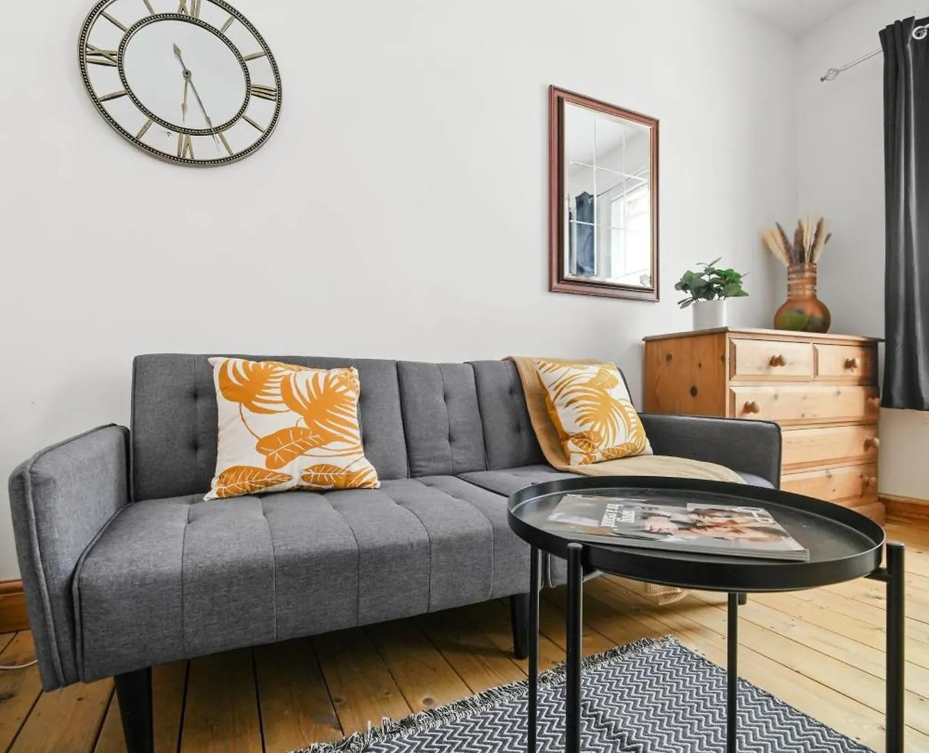 Visit Brick Lane - 1 Bed London Flat With Large Patio Apartment 0*,