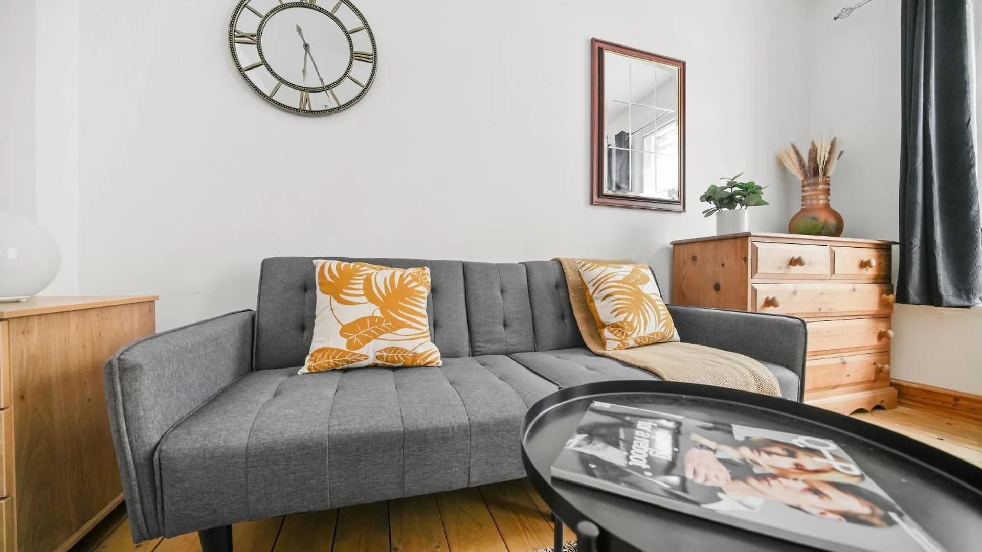 Visit Brick Lane - 1 Bed London Flat With Large Patio Apartment