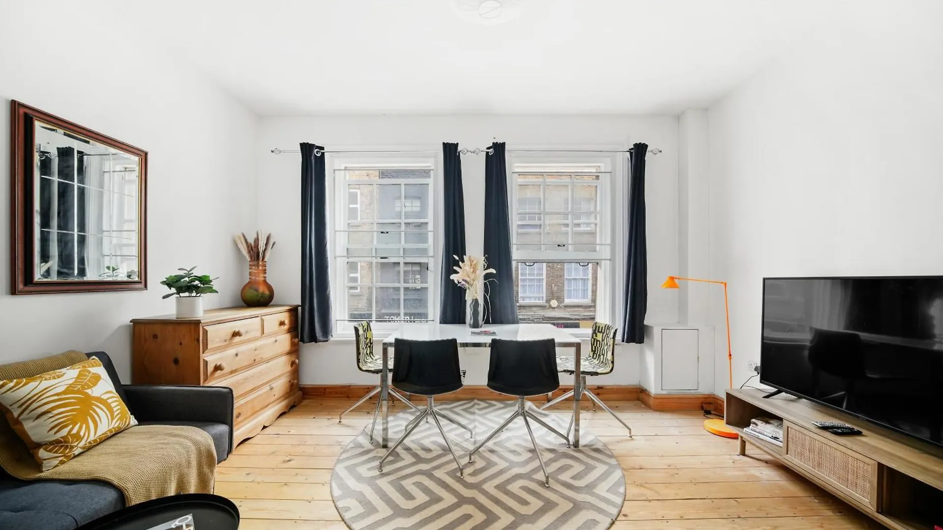 Visit Brick Lane - 1 Bed London Flat With Large Patio Apartment 0*,
