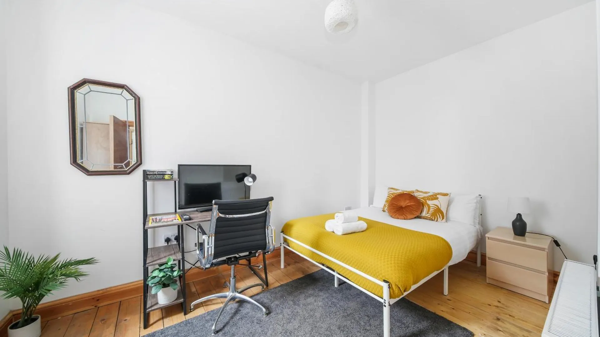 Visit Brick Lane - 1 Bed London Flat With Large Patio Apartment 0*,  United Kingdom