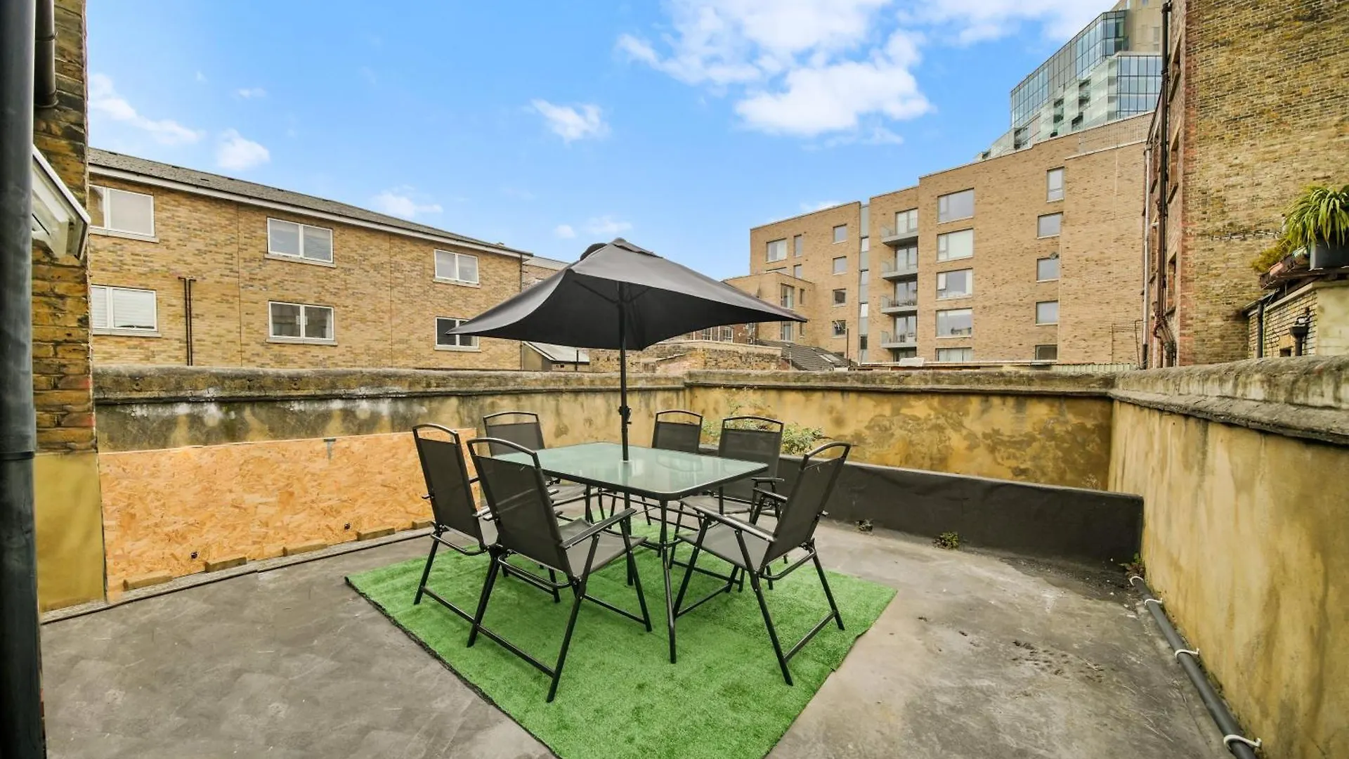 Visit Brick Lane - 1 Bed London Flat With Large Patio Apartment United Kingdom