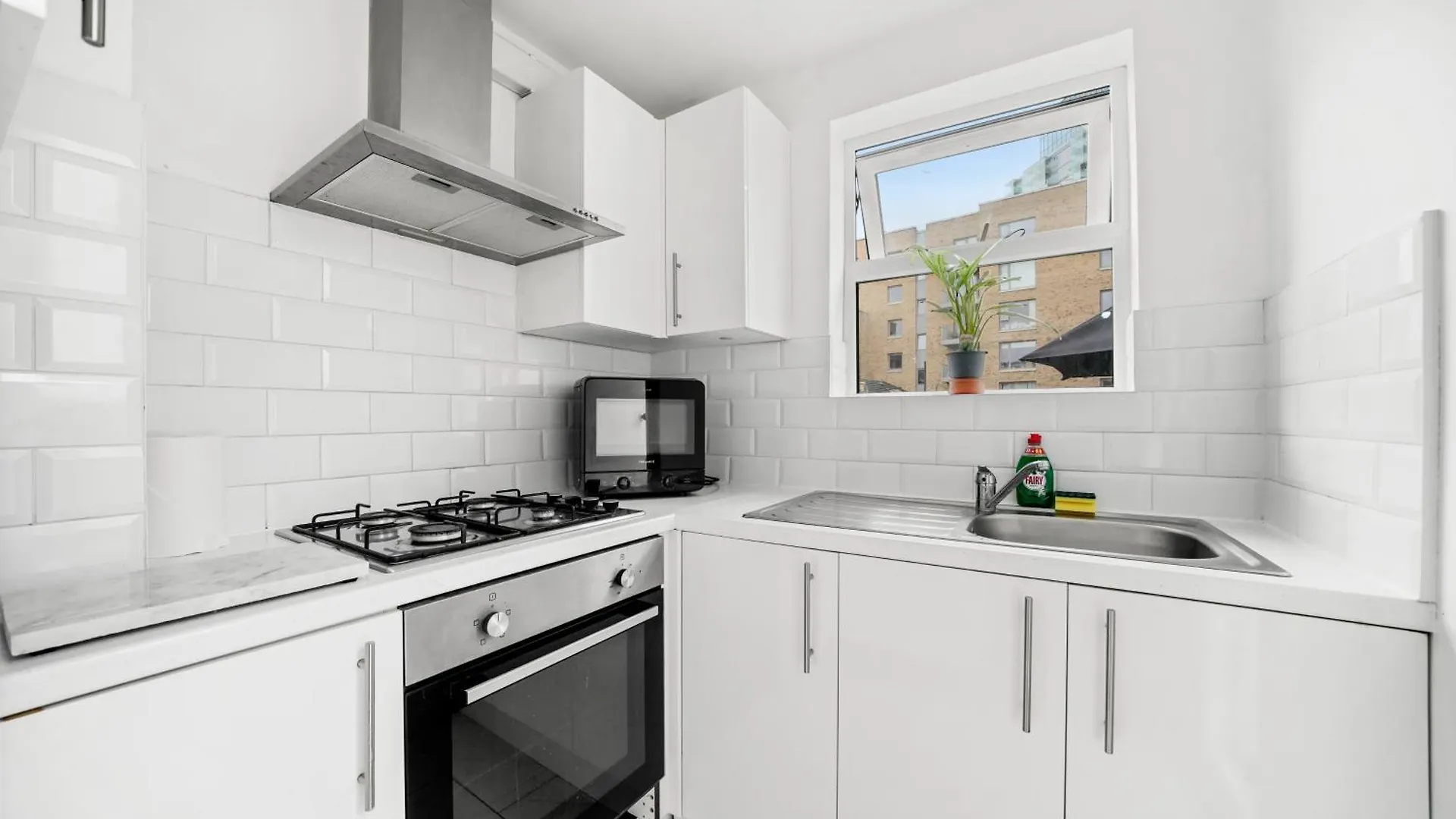 Visit Brick Lane - 1 Bed London Flat With Large Patio Apartment