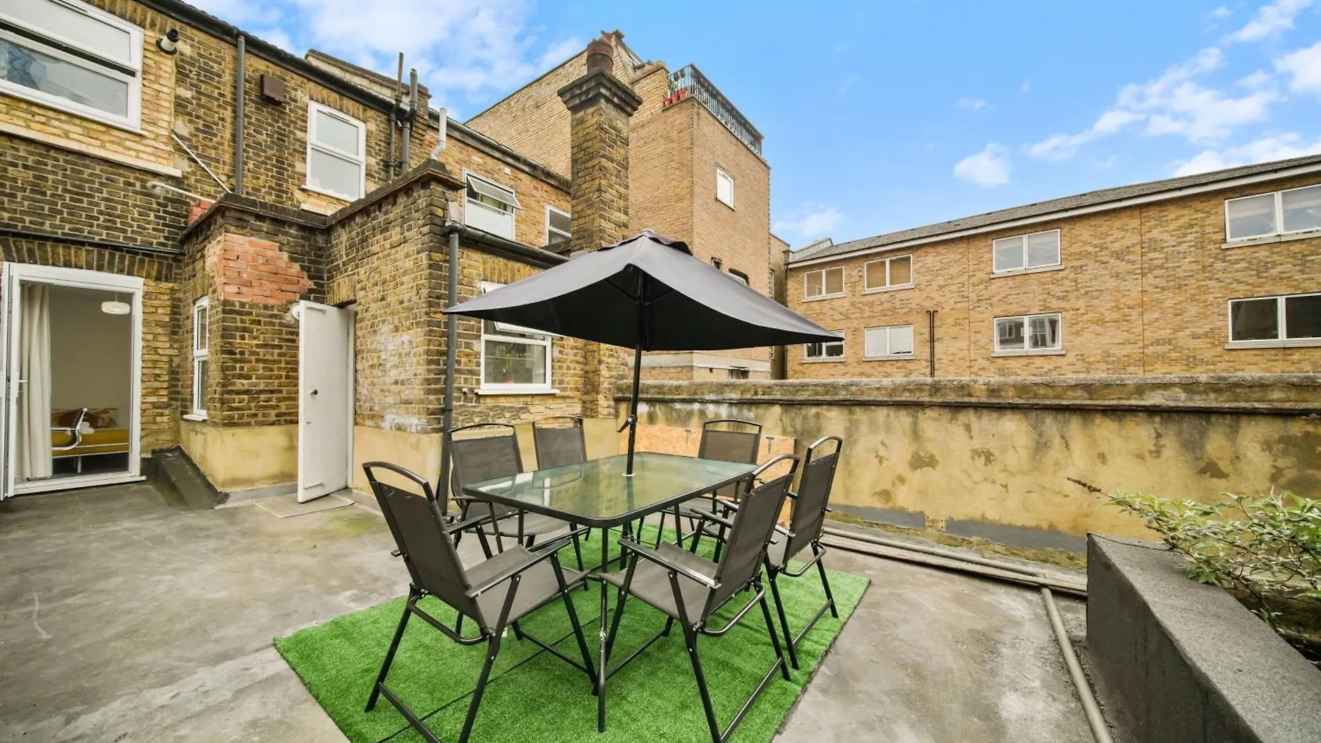 Visit Brick Lane - 1 Bed London Flat With Large Patio Apartment